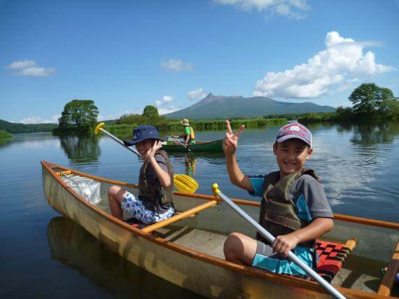 Take a Beginner-friendly Canoe Tour Through Onuma Marsh