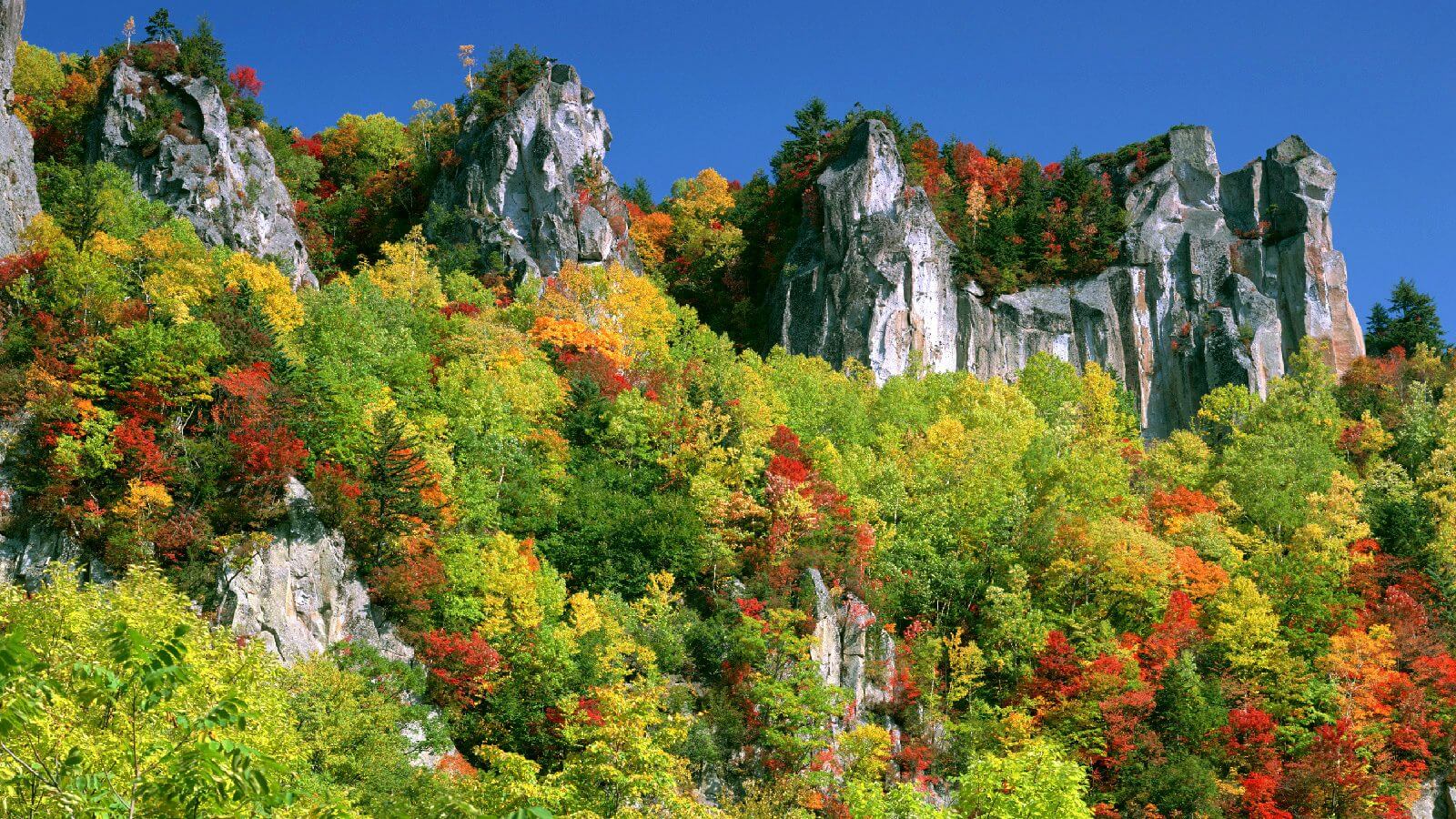 Sounkyo Gorge: From Shimmering Waters to Explosions of Autumn Color – HOKKAIDO LOVE!