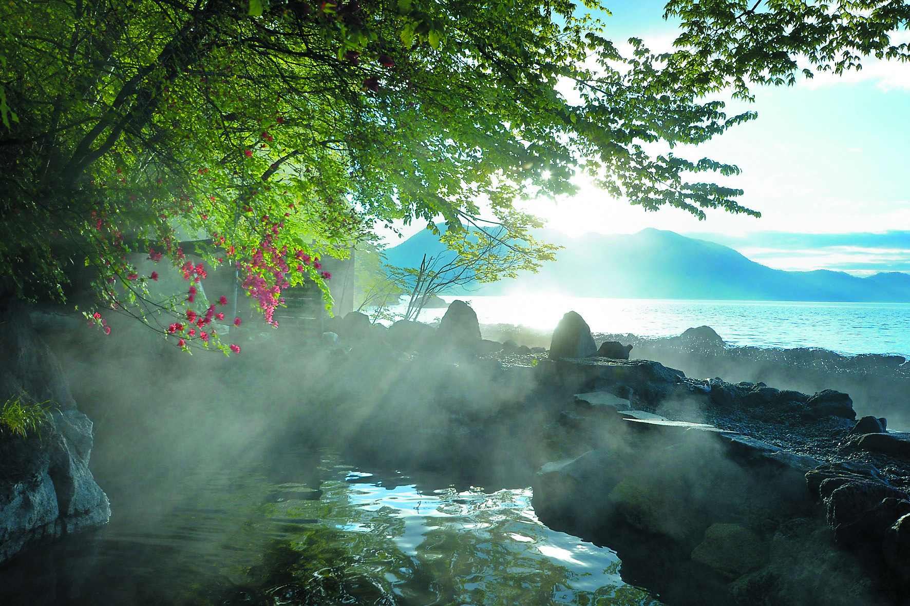 Marukoma Hot Spring Hotel: Marvel at the Panoramic View From a Historic Hotel on Lake Shikotsu