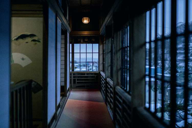 Featuring an impressive collection of Japanese antiques, the Old Aoyama Villa feels like a museum. 